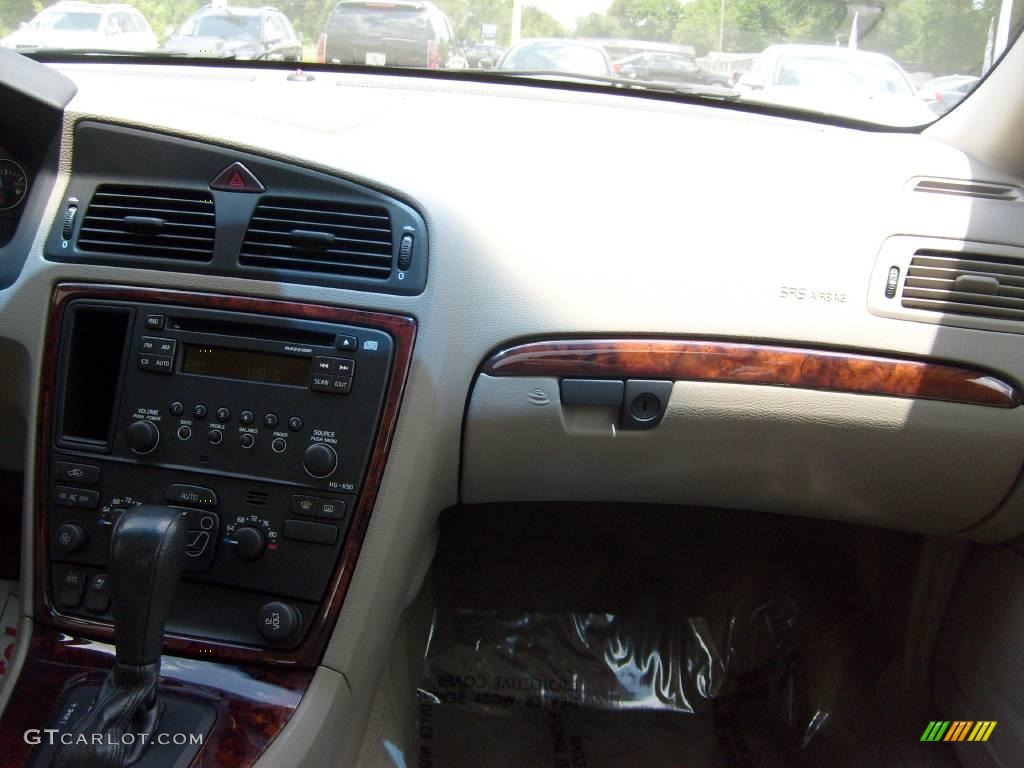 2005 S60 2.5T - Lunar Gold Metallic / Taupe photo #25