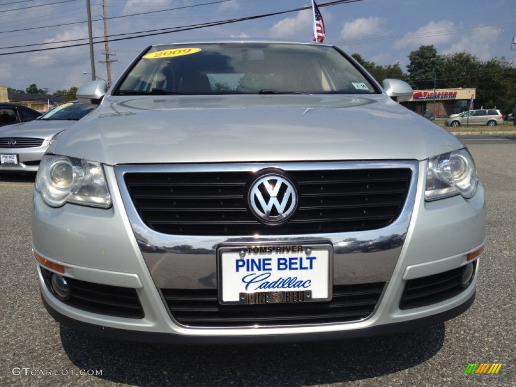 2009 Passat Komfort Sedan - White Gold Metallic / Cornsilk Beige photo #2