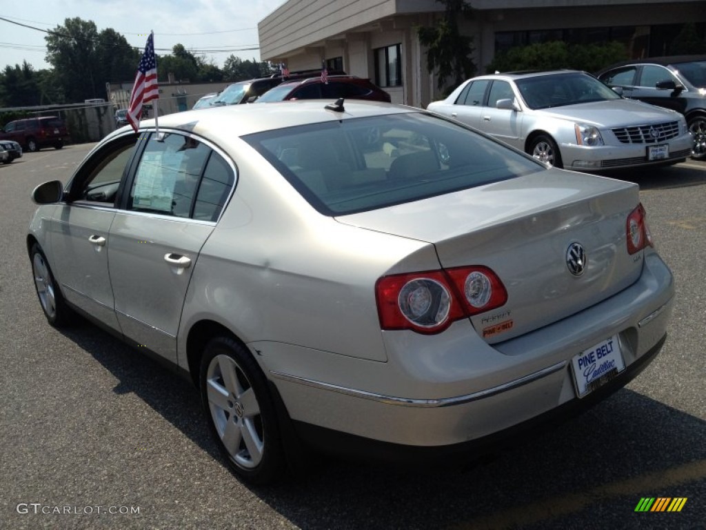 2009 Passat Komfort Sedan - White Gold Metallic / Cornsilk Beige photo #5