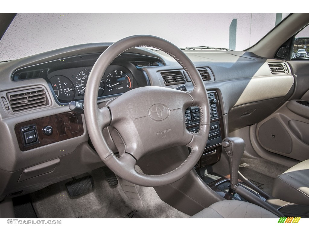 2000 Toyota Camry XLE V6 Oak Dashboard Photo #85652420