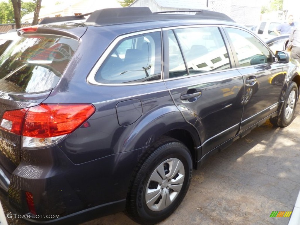 2011 Outback 2.5i Wagon - Graphite Gray Metallic / Off Black photo #3