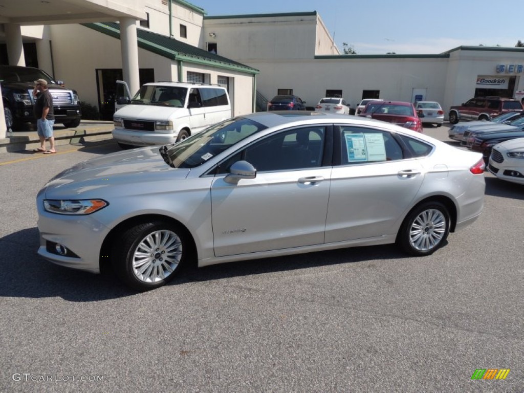 2013 Fusion Hybrid SE - Ingot Silver Metallic / Charcoal Black photo #2