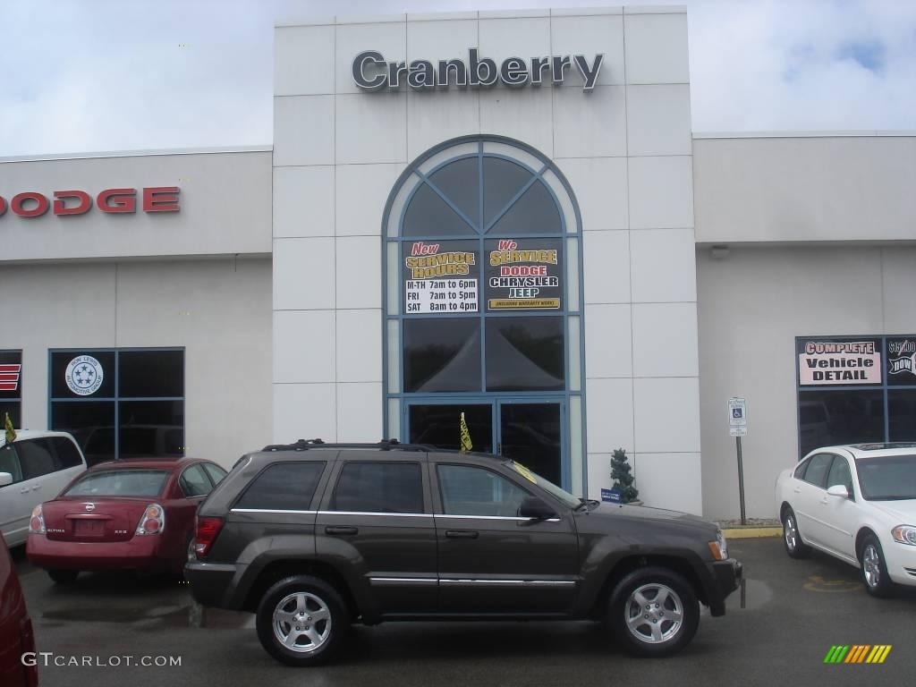 2006 Grand Cherokee Limited 4x4 - Dark Khaki Pearl / Dark Khaki/Light Graystone photo #1