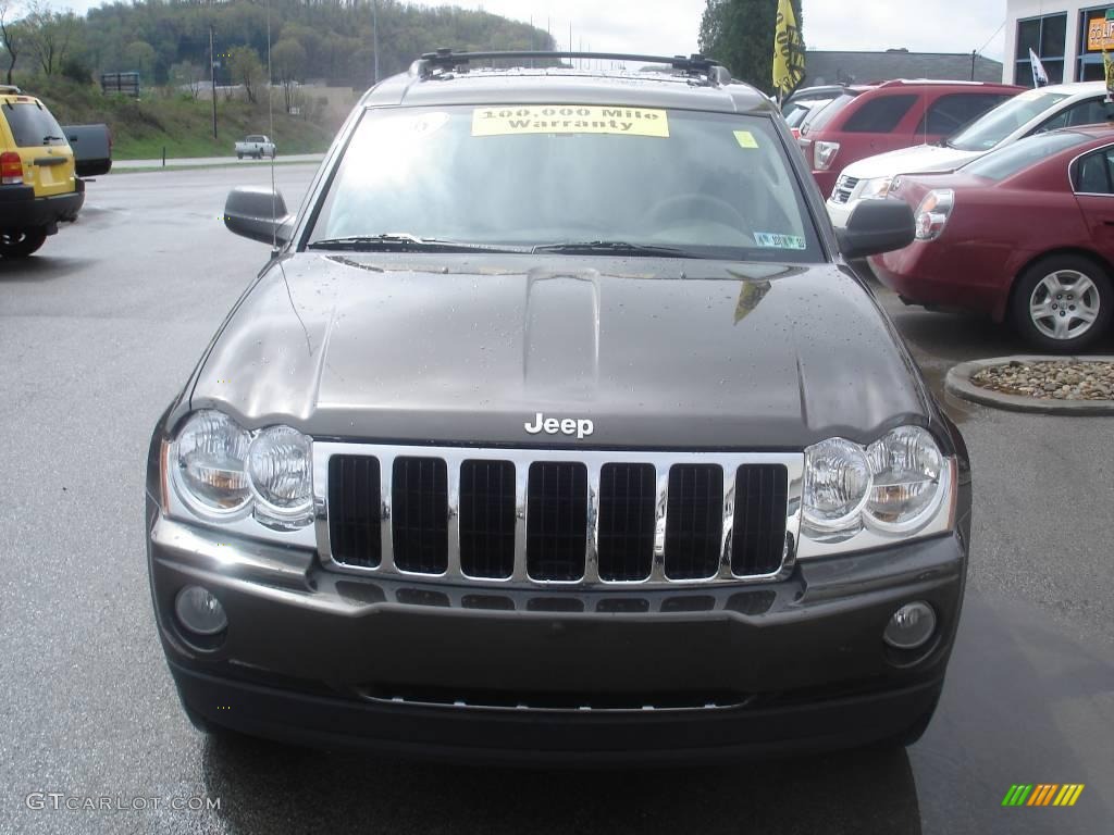 2006 Grand Cherokee Limited 4x4 - Dark Khaki Pearl / Dark Khaki/Light Graystone photo #17