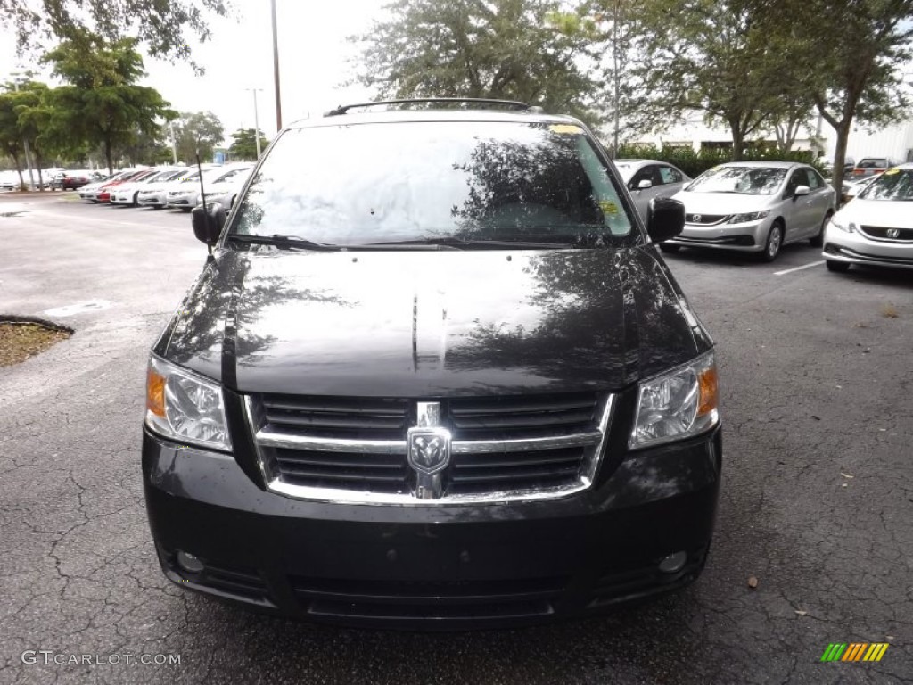 2010 Grand Caravan SXT - Blackberry Metallic / Dark Slate Gray/Light Shale photo #2