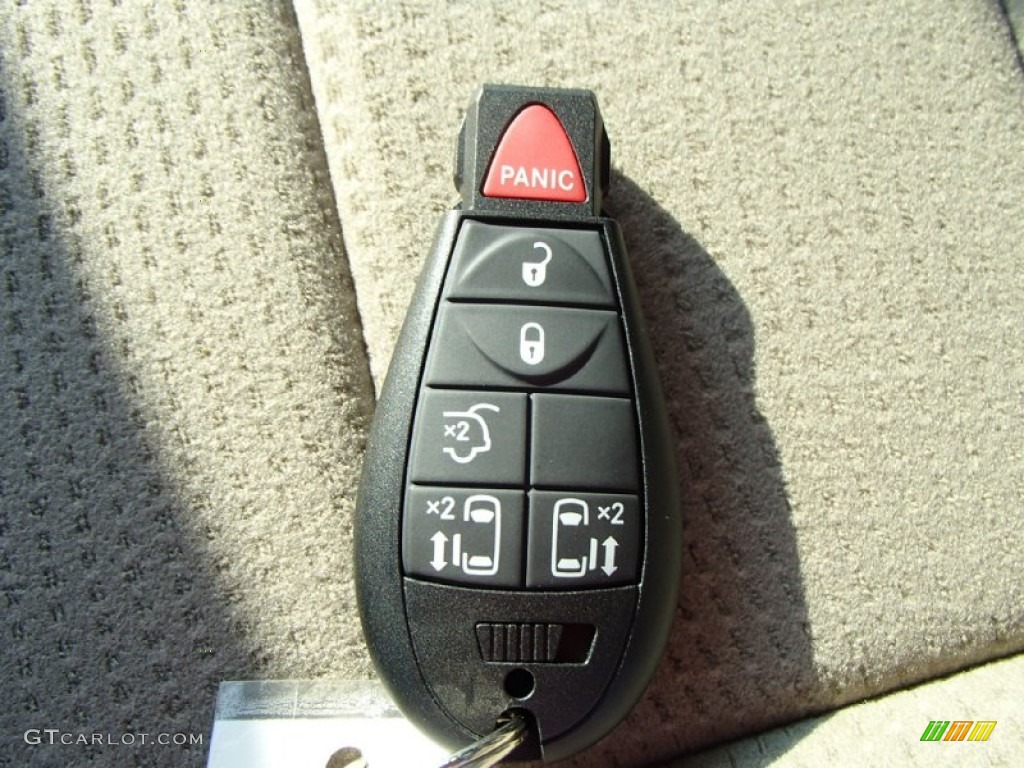 2014 Chrysler Town & Country Touring Keys Photo #85680593