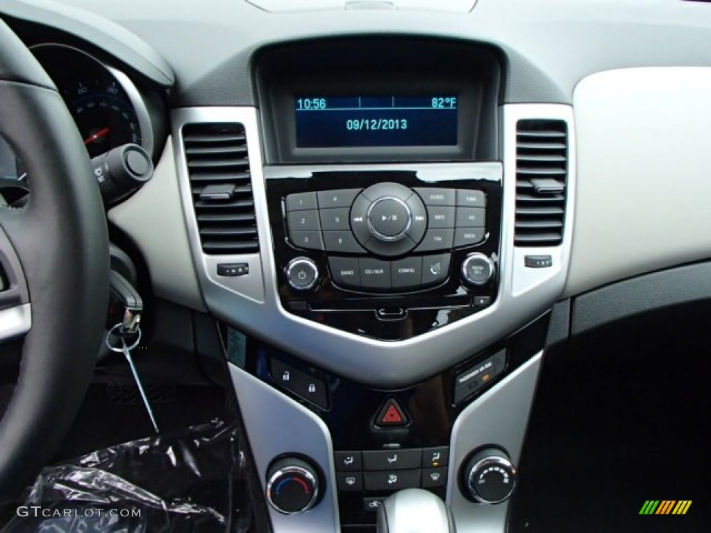 2014 Cruze LT - Crystal Red Tintcoat / Medium Titanium photo #16
