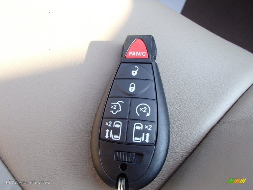 2014 Chrysler Town & Country Limited Keys Photos