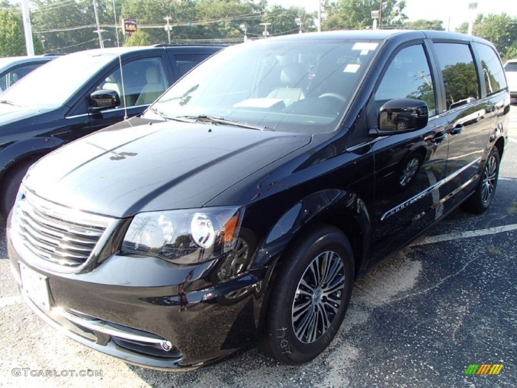 2014 Town & Country S - Brilliant Black Crystal Pearl / S Black photo #1