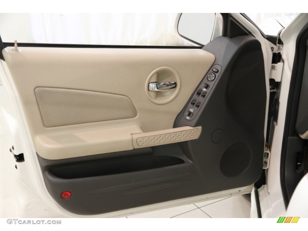 2005 Pontiac Grand Prix GT Sedan Door Panel Photos