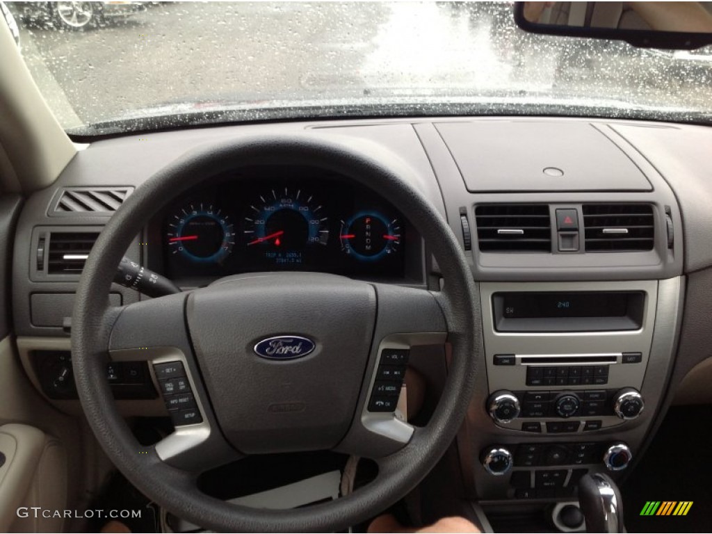 2010 Fusion SE V6 - Sterling Grey Metallic / Medium Light Stone photo #12