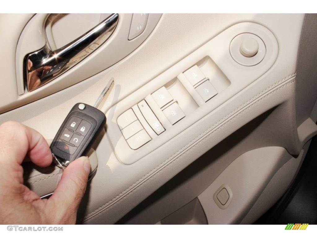 2014 Buick LaCrosse Leather Controls Photo #85694150