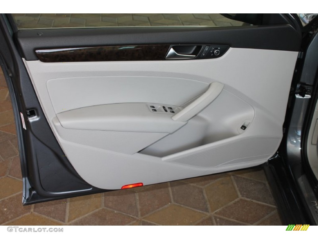 2014 Volkswagen Passat 1.8T SEL Premium Moonrock Door Panel Photo #85695212