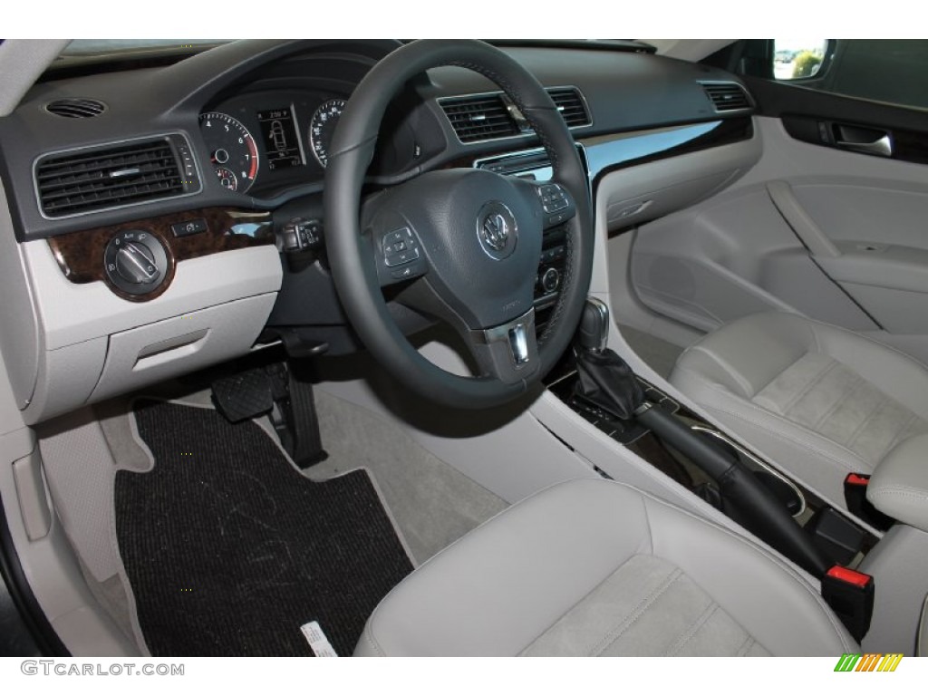 Moonrock Interior 2014 Volkswagen Passat 1.8T SEL Premium Photo #85695224