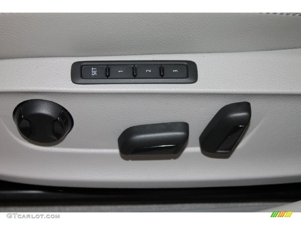 2014 Volkswagen Passat 1.8T SEL Premium Controls Photo #85695245