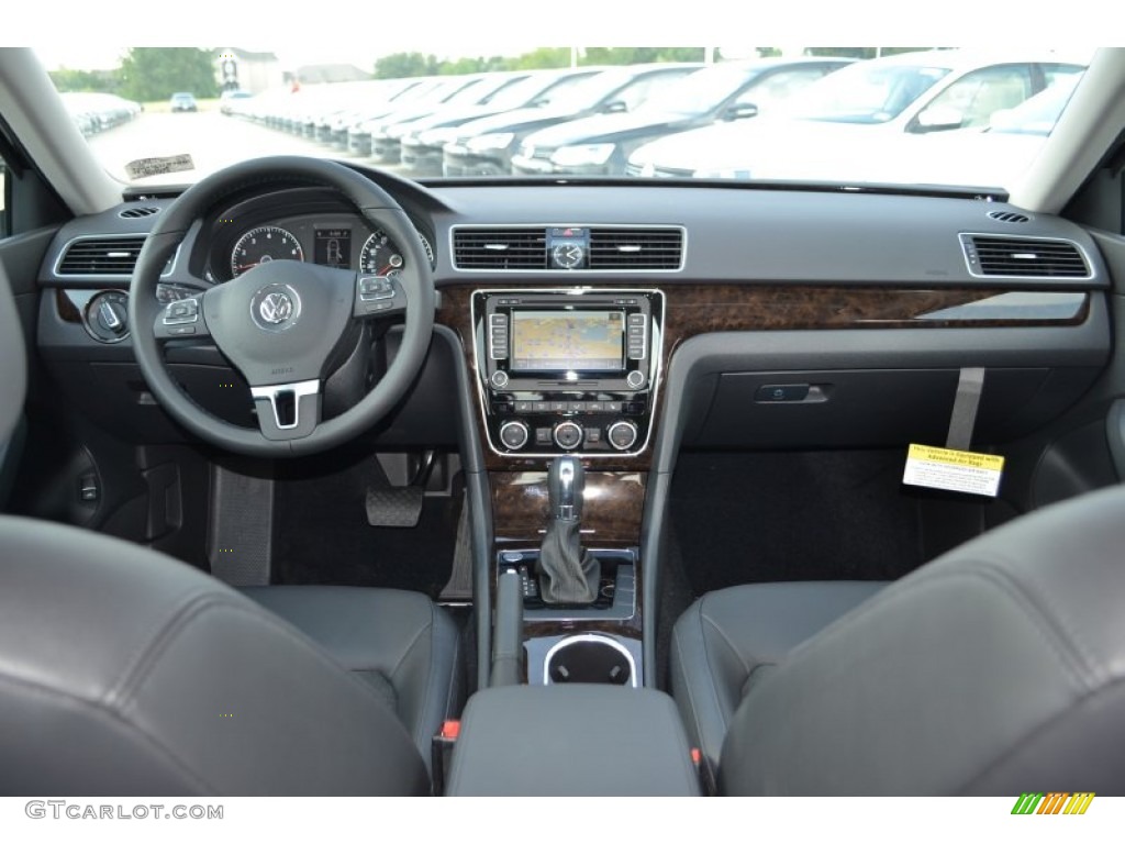 2014 Volkswagen Passat 1.8T SEL Premium Titan Black Dashboard Photo #85697600