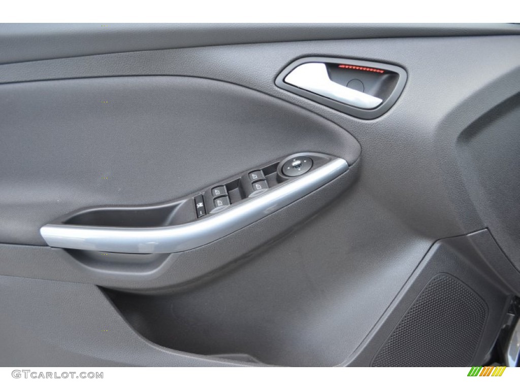 2014 Focus Titanium Hatchback - Sterling Gray / Charcoal Black photo #4