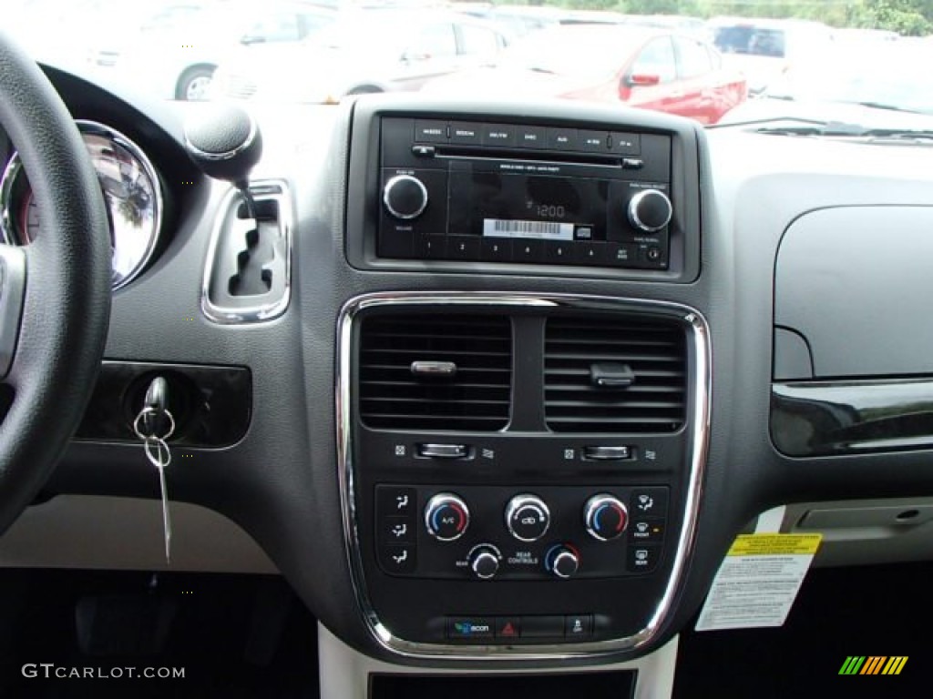 2014 Dodge Grand Caravan SXT Controls Photo #85704340