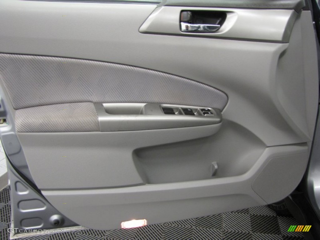 2010 Forester 2.5 X Premium - Spark Silver Metallic / Platinum photo #10