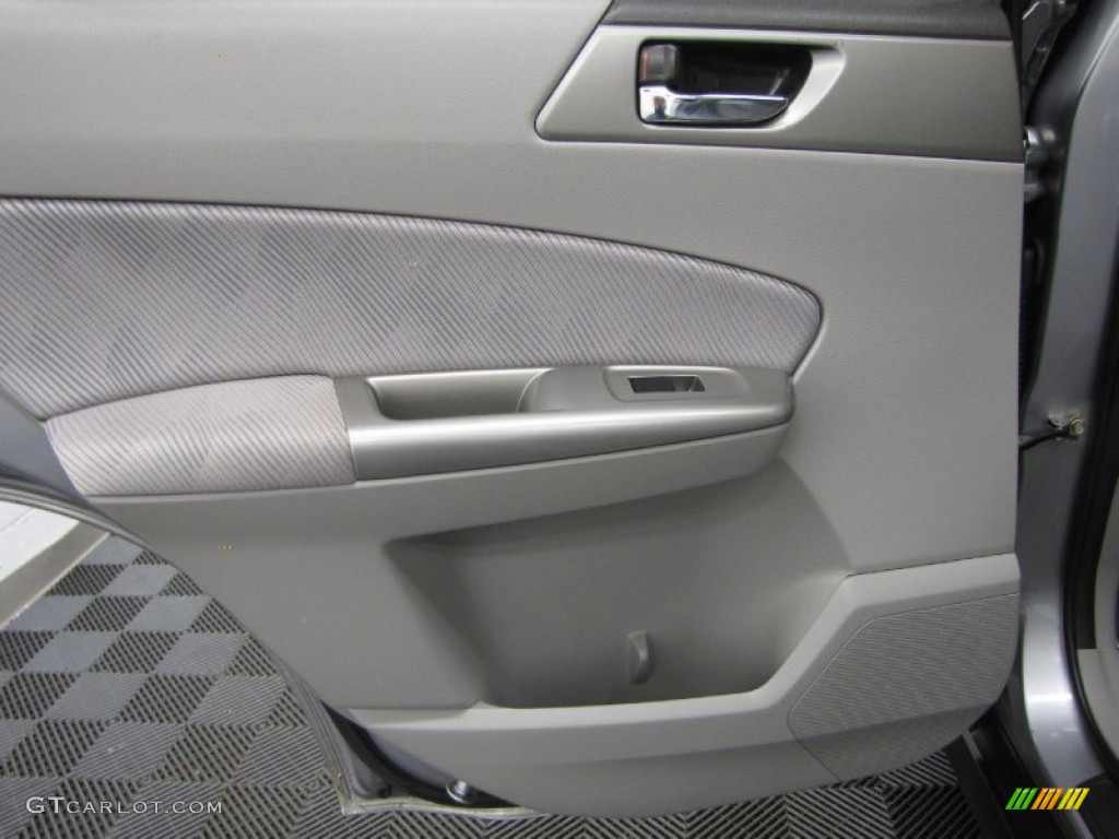 2010 Forester 2.5 X Premium - Spark Silver Metallic / Platinum photo #12