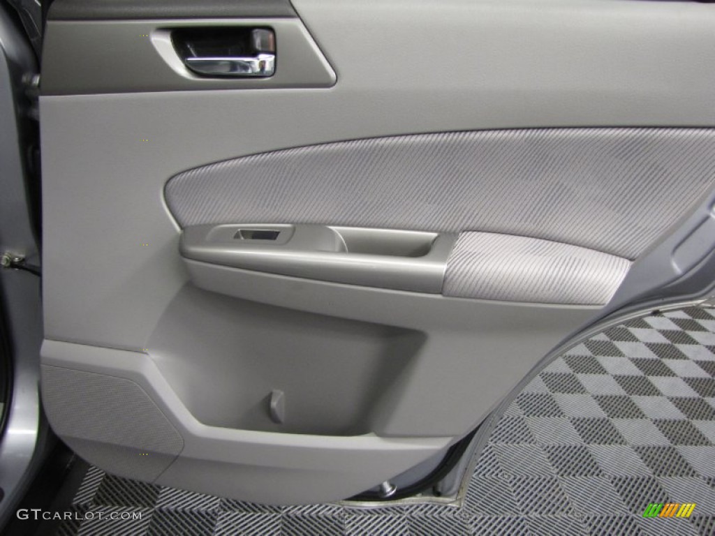 2010 Forester 2.5 X Premium - Spark Silver Metallic / Platinum photo #13