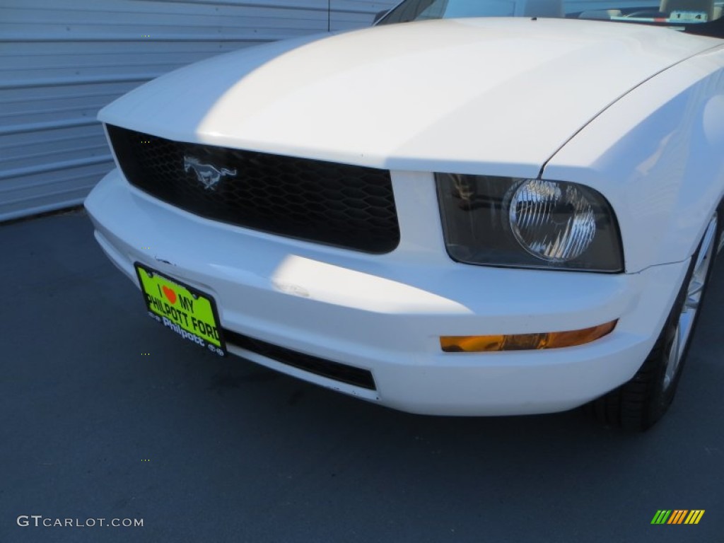 2006 Mustang V6 Premium Convertible - Performance White / Light Parchment photo #11