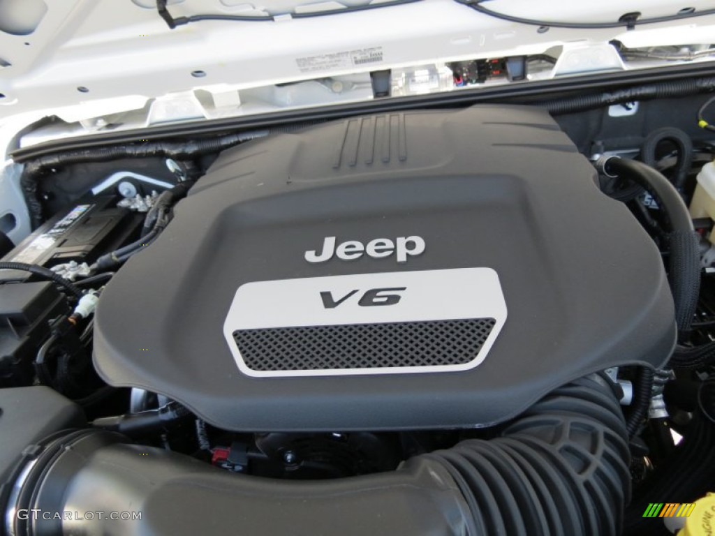 2014 Jeep Wrangler Unlimited Sport 4x4 3.6 Liter DOHC 24-Valve VVT V6 Engine Photo #85714504