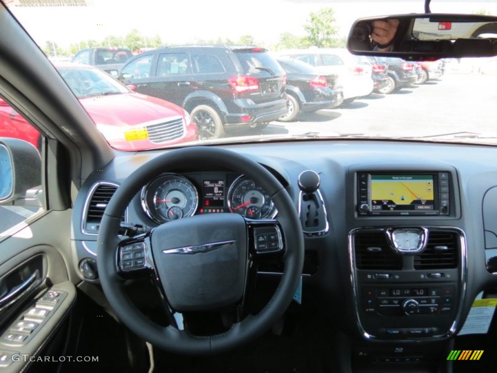 2014 Chrysler Town & Country S S Black Dashboard Photo #85715116