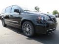 2014 Brilliant Black Crystal Pearl Chrysler Town & Country S  photo #4