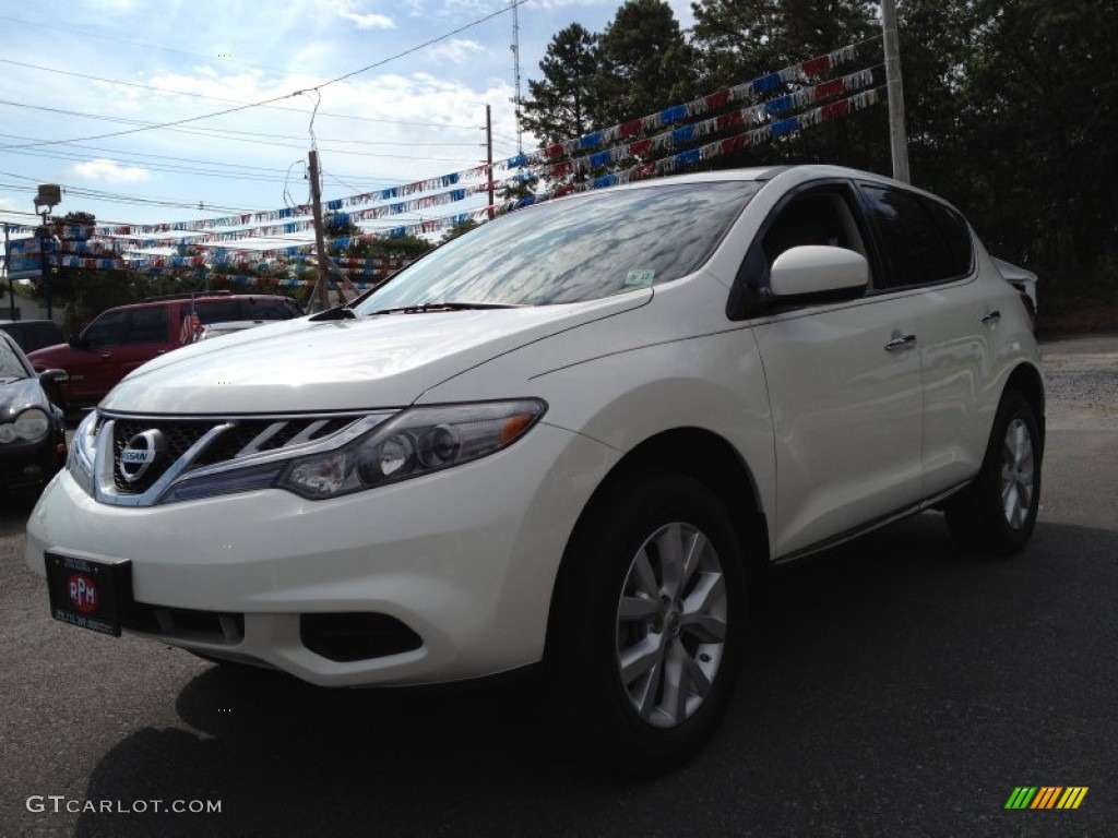 Pearl White Nissan Murano