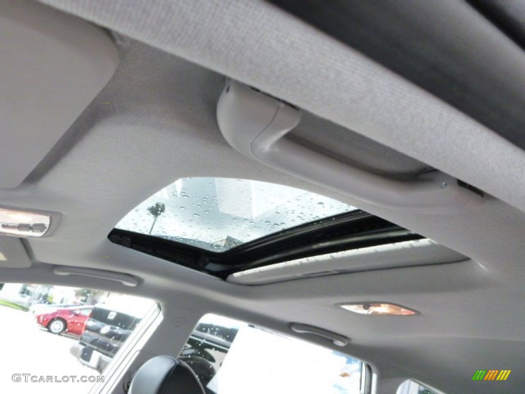 2012 Elantra SE Touring - Monaco White / Black photo #16