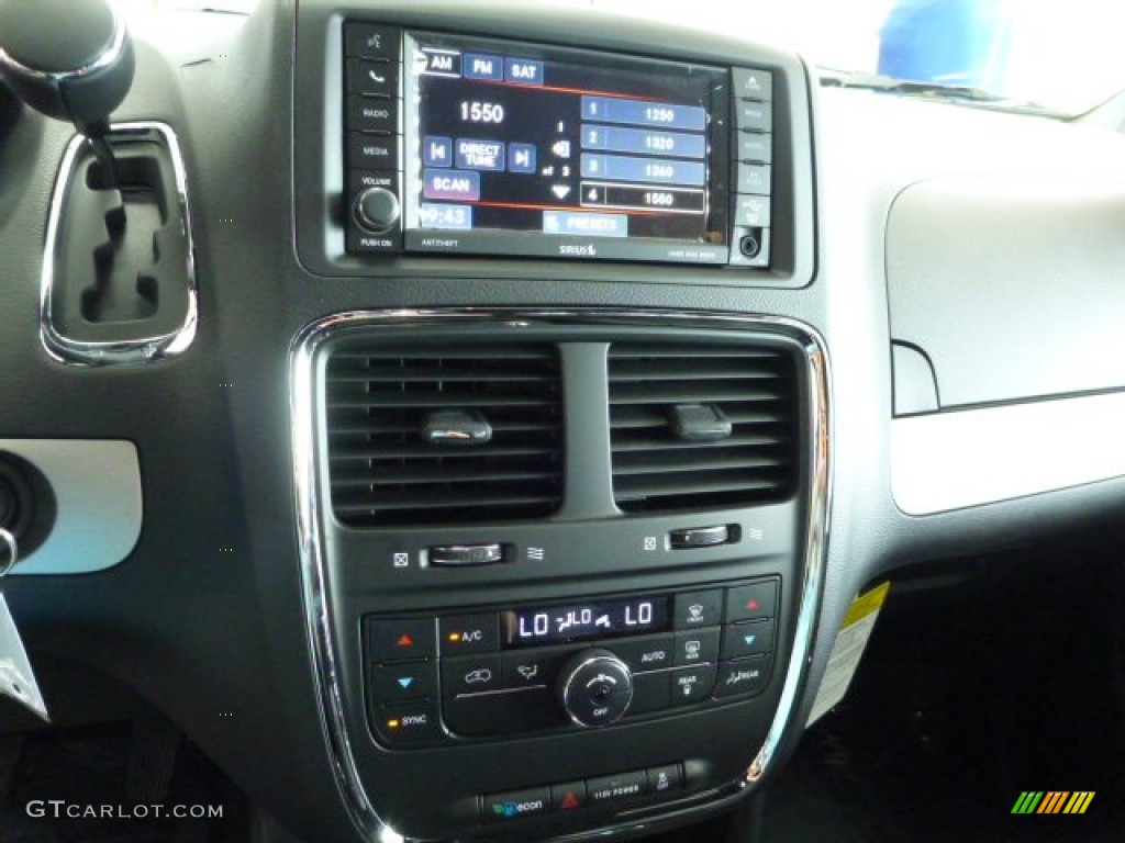 2014 Dodge Grand Caravan R/T Controls Photos