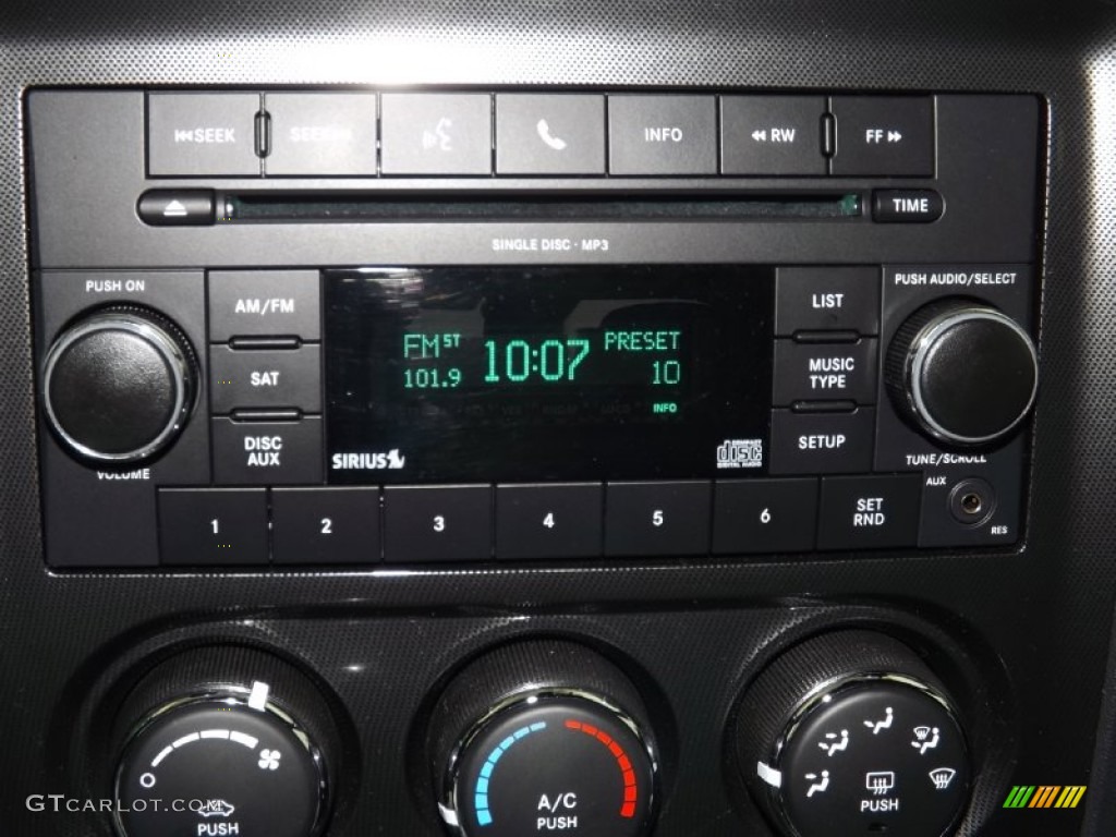 2010 Dodge Challenger R/T Classic Audio System Photo #85722031