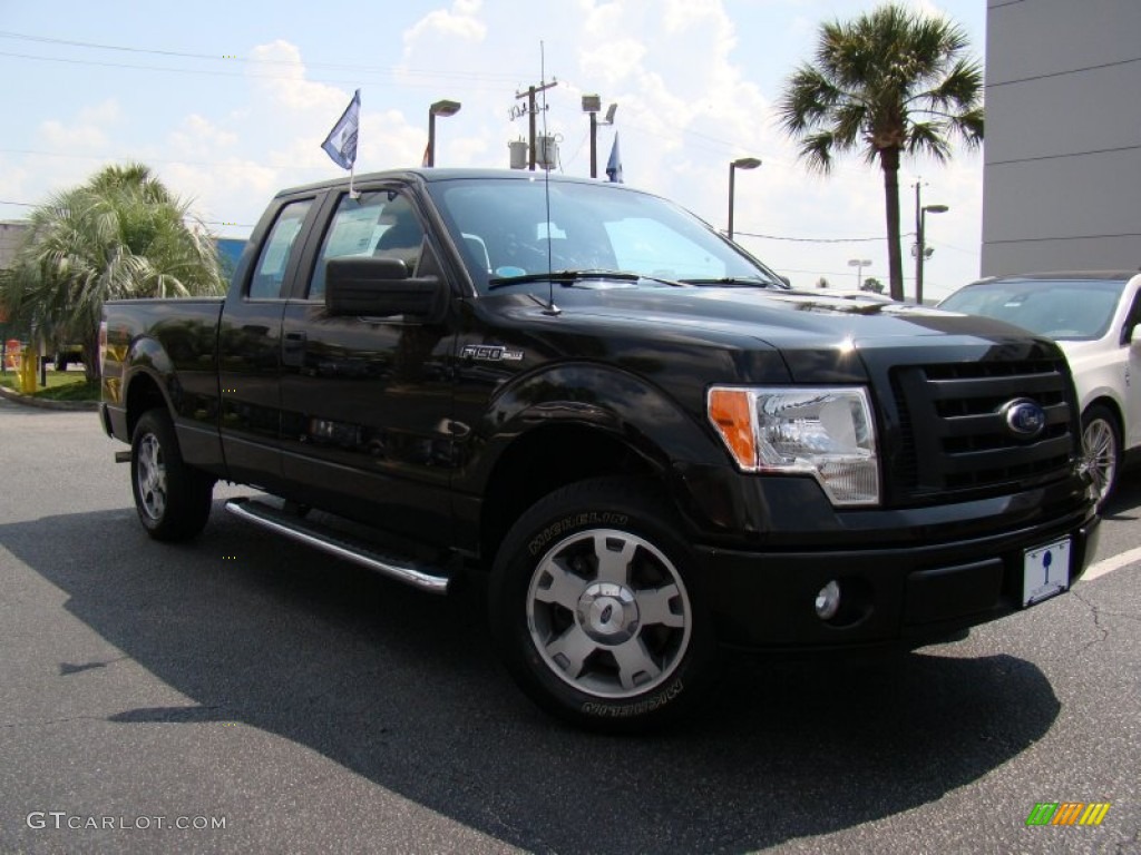 2010 F150 STX SuperCab - Tuxedo Black / Medium Stone photo #22