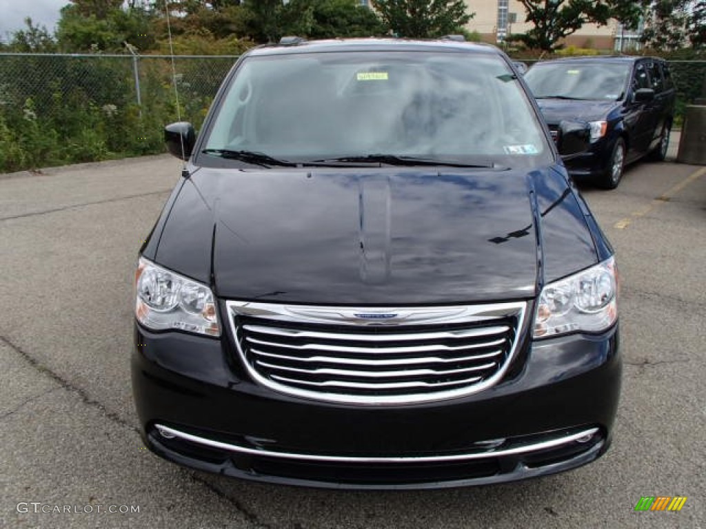 2014 Town & Country Touring - Brilliant Black Crystal Pearl / Black/Light Graystone photo #3