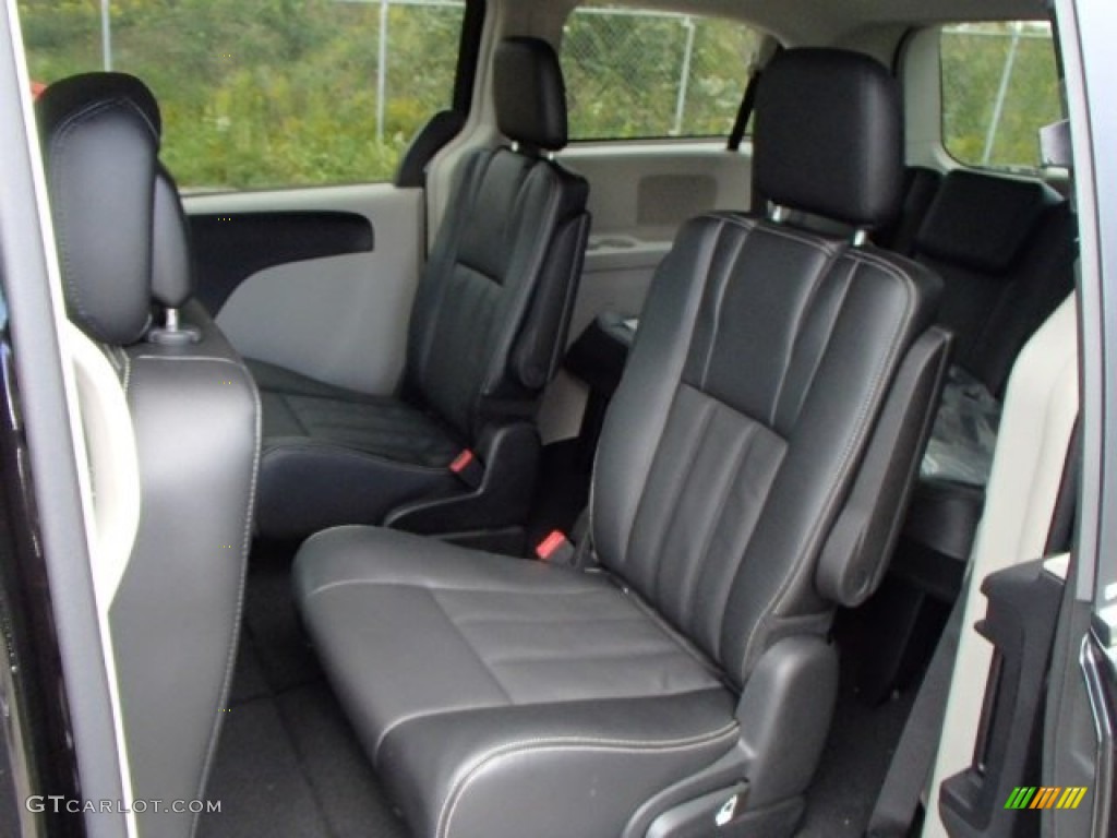 2014 Town & Country Touring - Brilliant Black Crystal Pearl / Black/Light Graystone photo #11