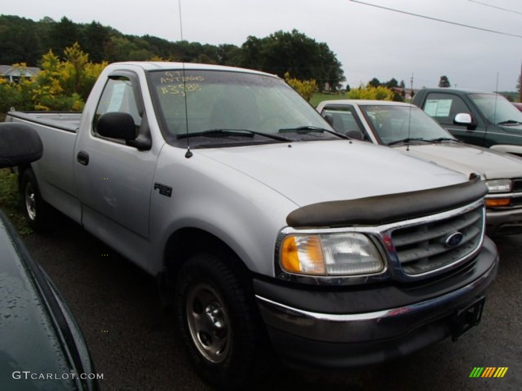 2002 F150 XL Regular Cab - Silver Metallic / Medium Graphite photo #3