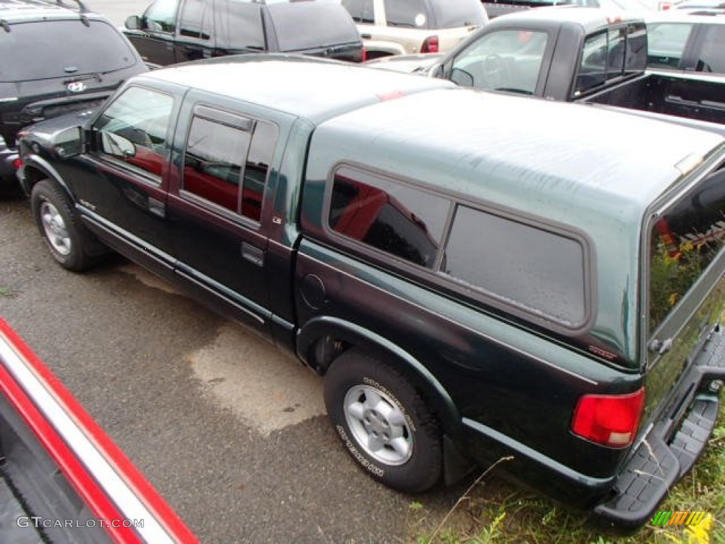 2004 S10 LS Crew Cab 4x4 - Dark Green Metallic / Graphite photo #6