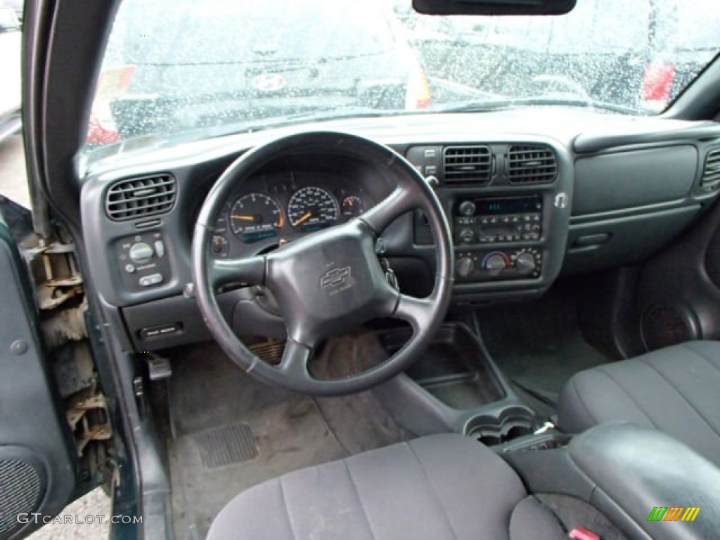 2004 S10 LS Crew Cab 4x4 - Dark Green Metallic / Graphite photo #10