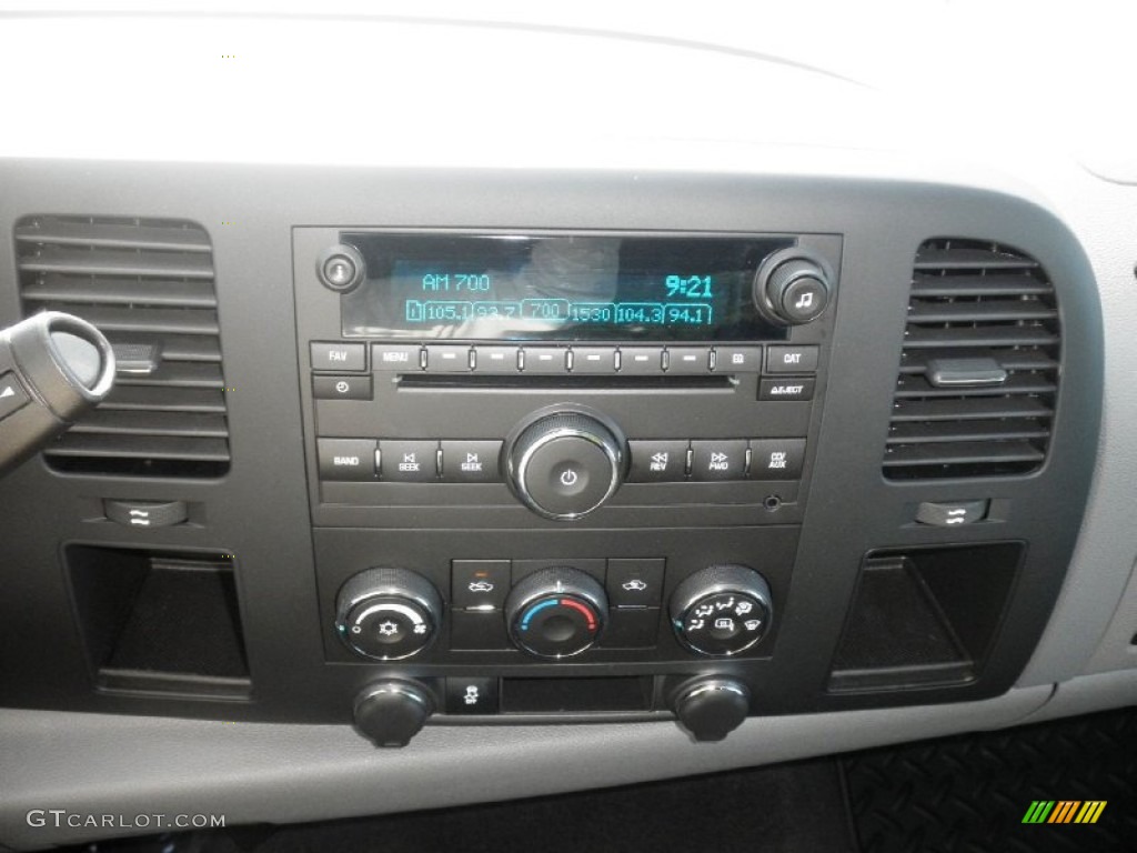 2013 GMC Sierra 1500 SL Crew Cab Controls Photos