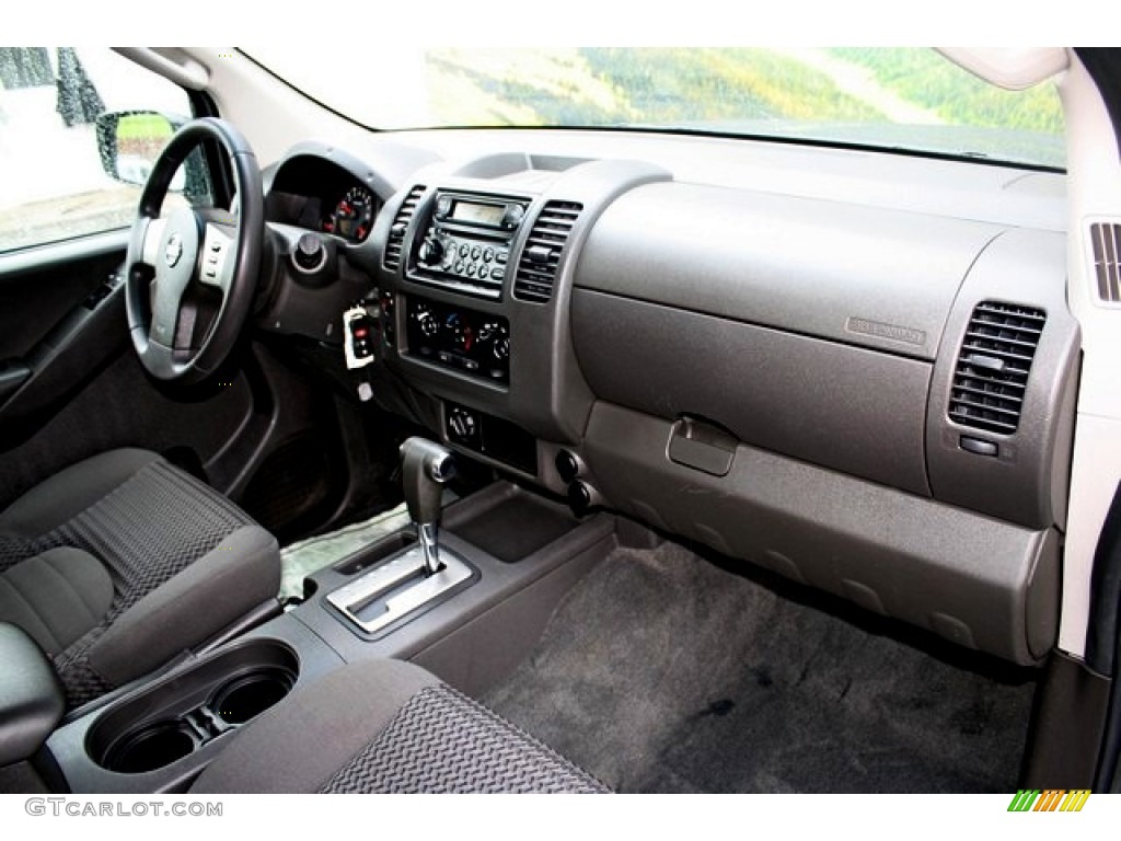 2005 Frontier SE King Cab 4x4 - Storm Gray Metallic / Graphite photo #14