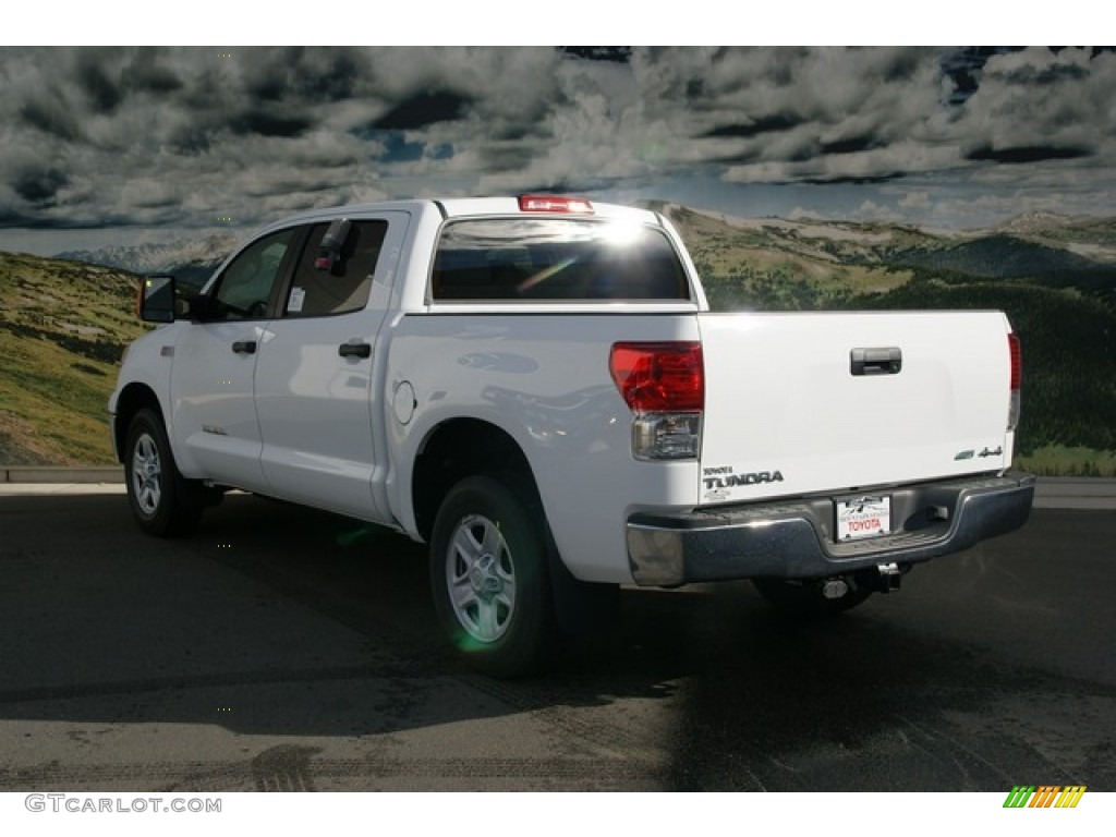 2013 Tundra CrewMax 4x4 - Super White / Graphite photo #2