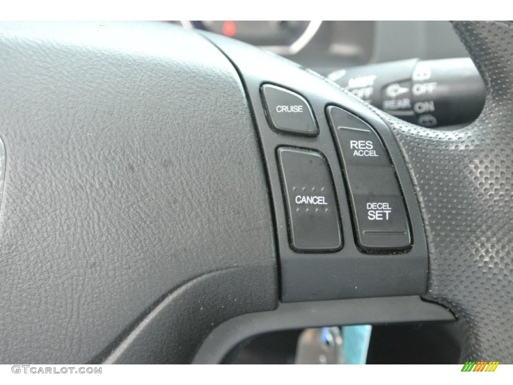 2007 Honda CR-V LX Controls Photo #85740848