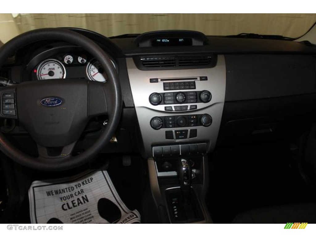 2009 Focus SE Sedan - Ebony Black / Charcoal Black photo #19