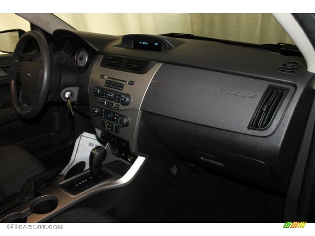 2009 Focus SE Sedan - Ebony Black / Charcoal Black photo #27