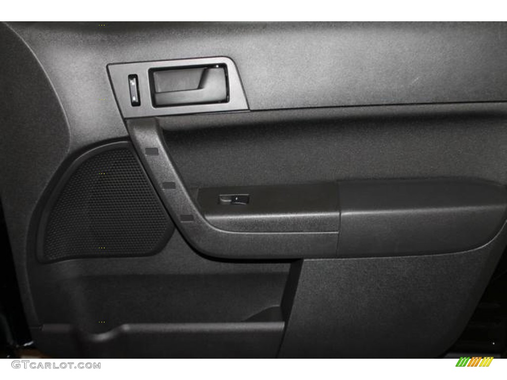 2009 Focus SE Sedan - Ebony Black / Charcoal Black photo #30