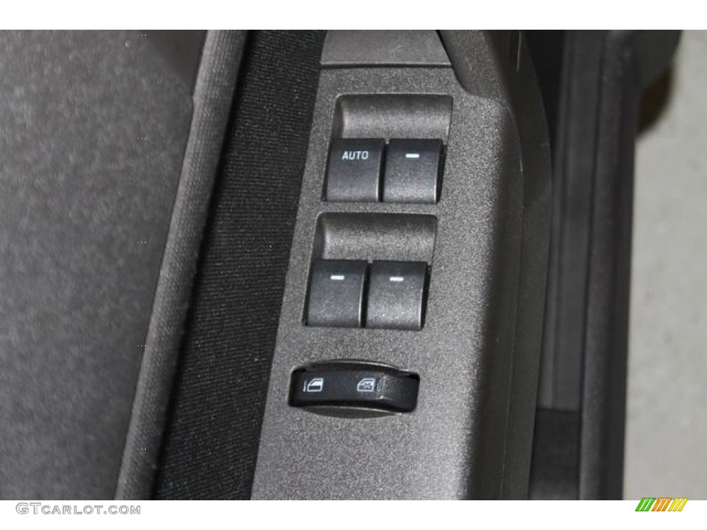 2009 Focus SE Sedan - Ebony Black / Charcoal Black photo #32