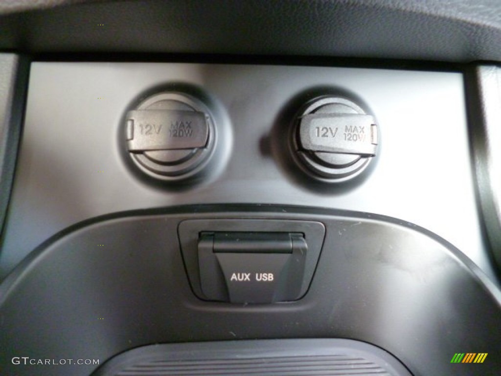 2013 Hyundai Santa Fe GLS AWD Controls Photo #85745802