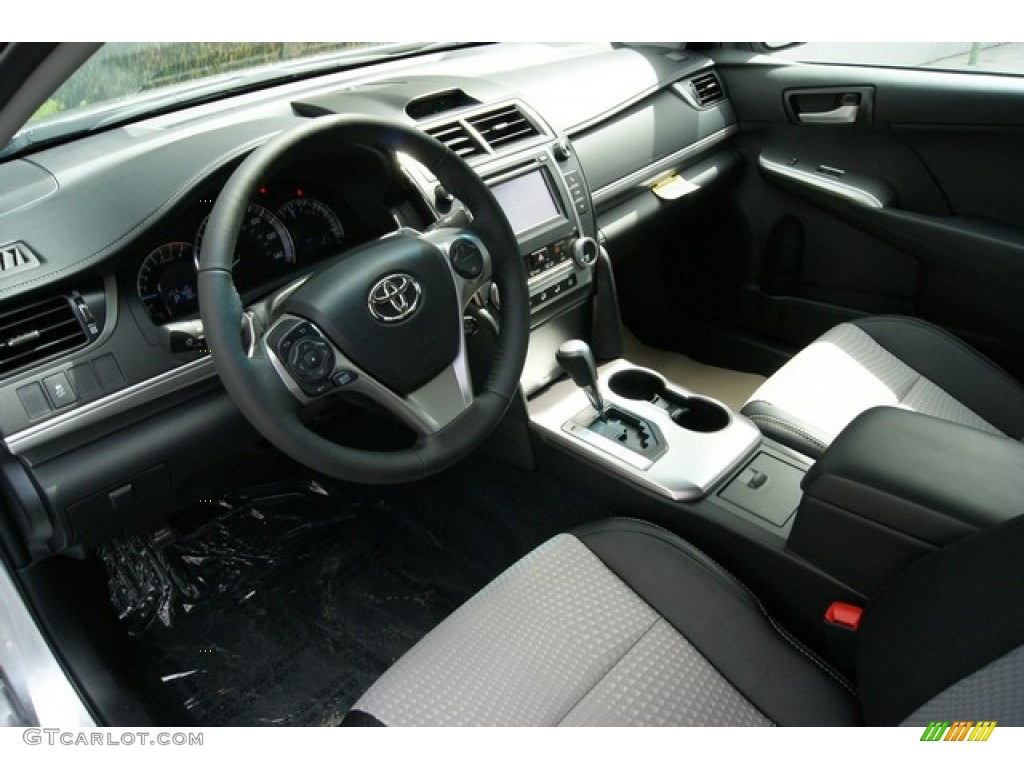 2014 Camry SE - Classic Silver Metallic / Black/Ash photo #5