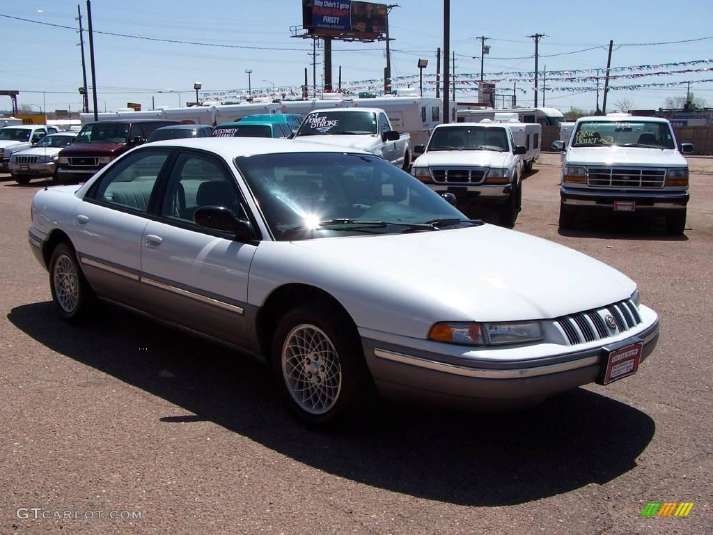 1995 Concorde Sedan - Bright White / Gray photo #2